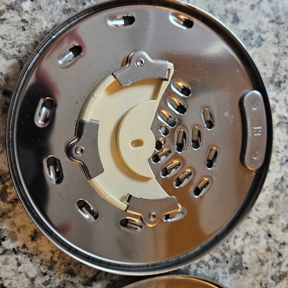 TWO DISCS Cuisinart blade disc DLC-837TX for DLC 8 or 10 & DLC-844TX 4MM - Picture 2 of 5